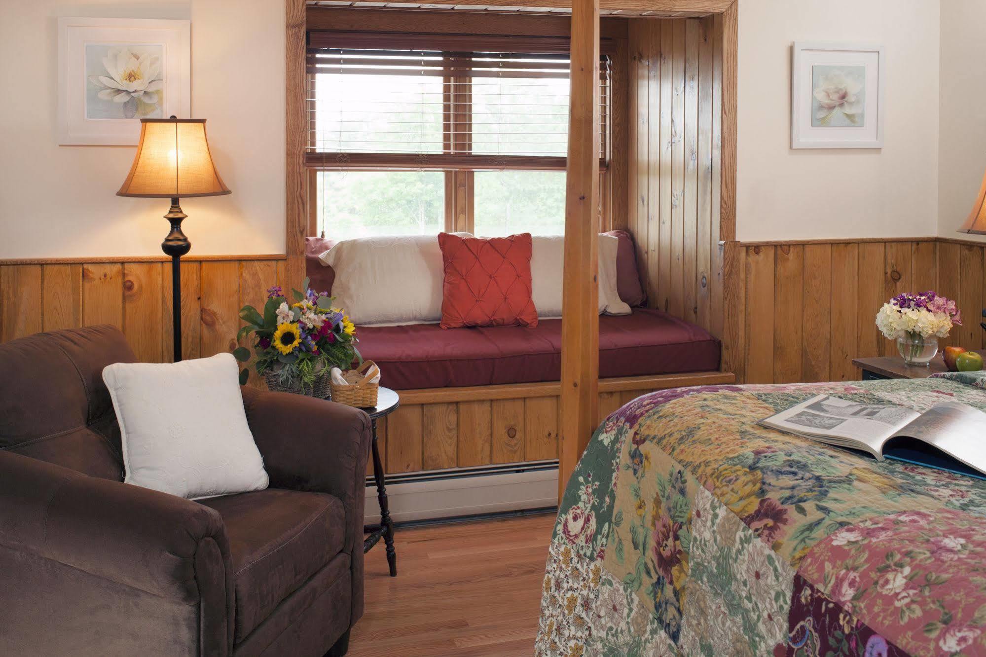 Chestertown Friends Lake Inn מראה חיצוני תמונה